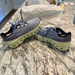 New On Cloud Running Cloud monster nimbus women’s 6.5